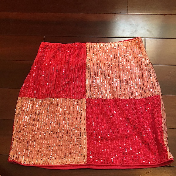 Light/dark pink sequin skirt. SHEIN Size XS - Picture 2 of 3